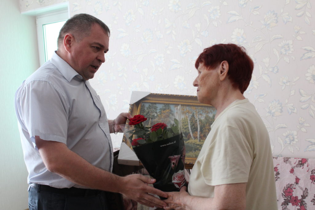 Депутат поздравил с 3 июля узницу концлагеря
